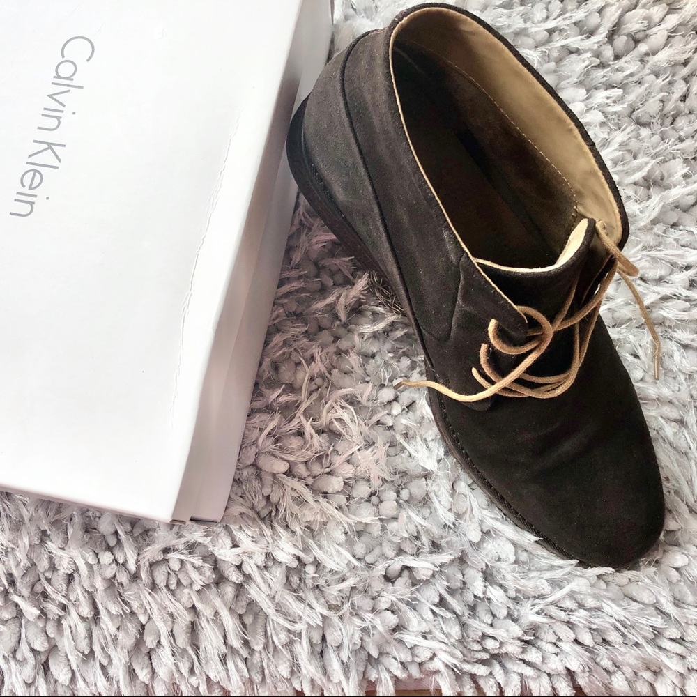 New with tag CALVIN KLEIN “Philip Suede Chuk” Shoe
